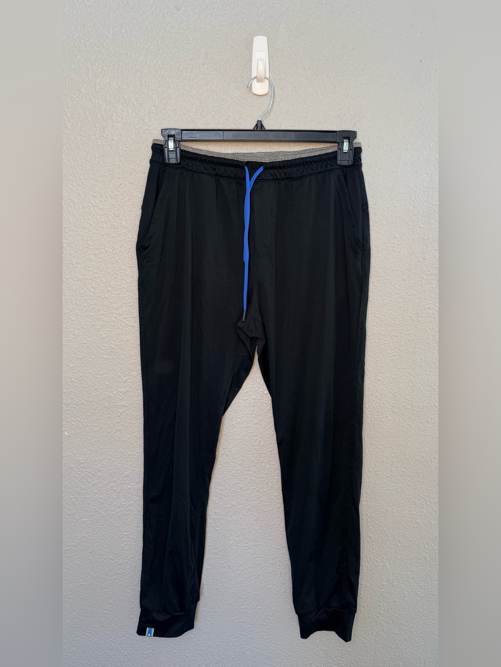 Chubbies | "The Capes" Movementum Joggers | Black | Size Medium